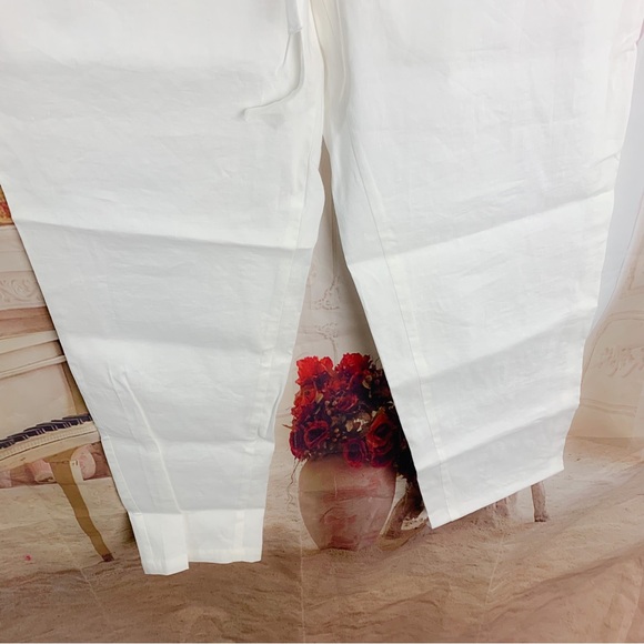 NEW THEORY Treeca Cropped Linen-Blend Jogger Pants in White - Picture 4 of 12